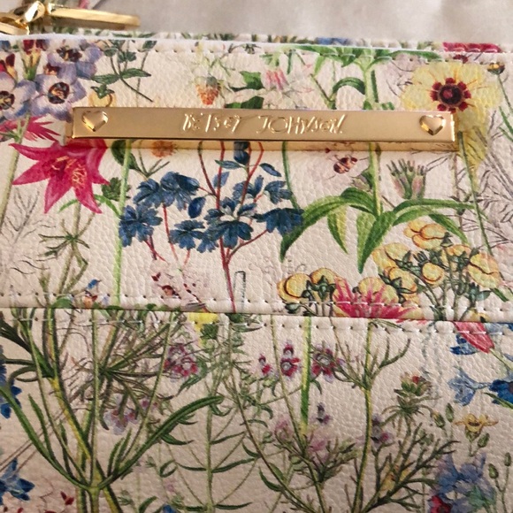 Betsey Johnson White Floral Faux Leather Double Zip Wristlet Pouch NWT - Picture 5 of 16